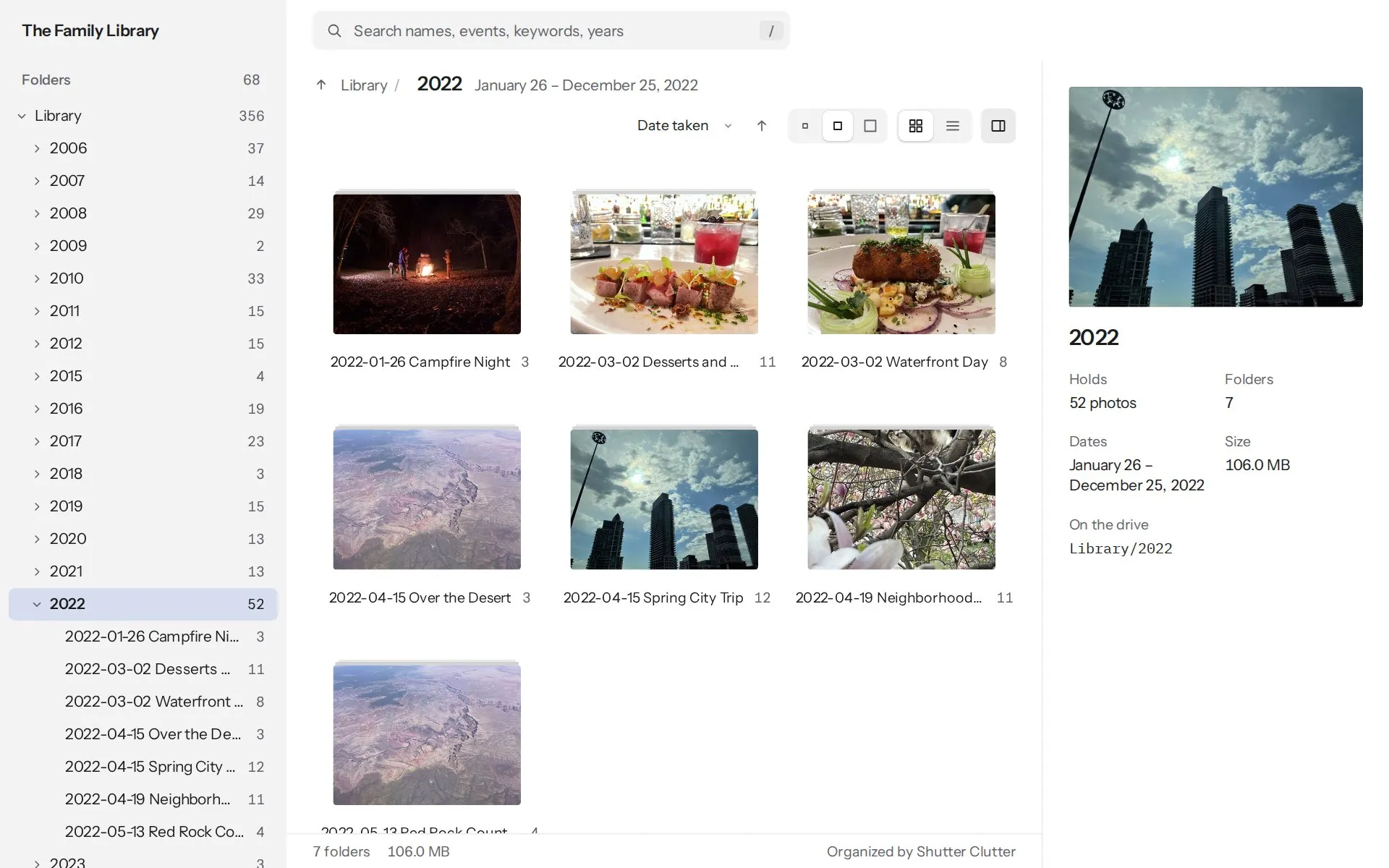 The Index style: a folder tree on the left, the 2022 event folders in a grid and their details on the right.