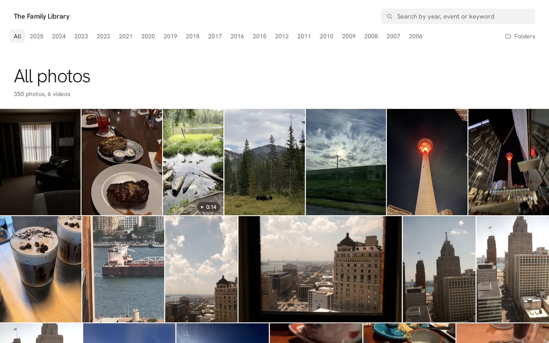The Minimal style: every photo in one grid, newest first, with the years in a row above.